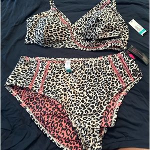 Plus size 1x leopard high waist bikin.  Hot pink trim, adjustable straps cheeky